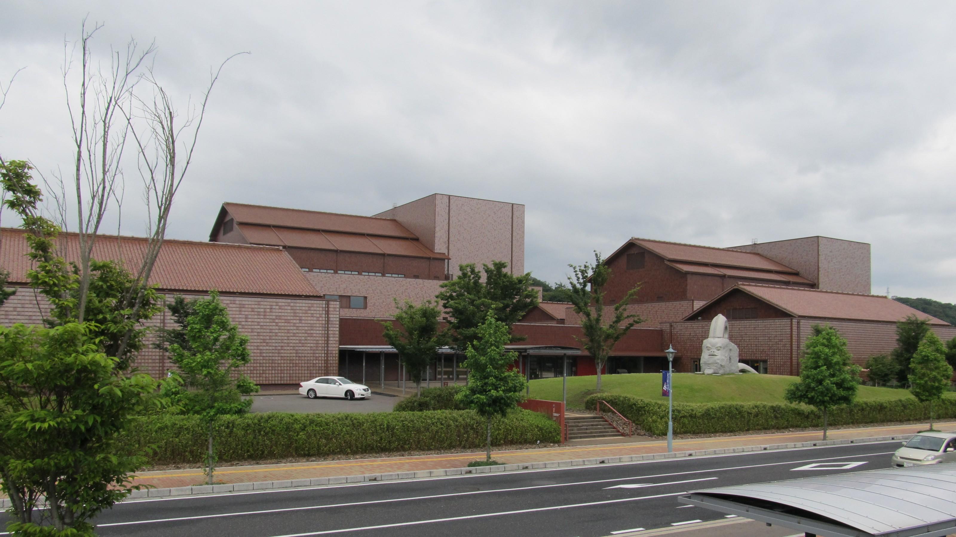 Shimane Arts Center "Grand Toit"